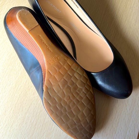 Women’s wedge shoes by Rockport, size 6.5, black. Worn just 2 times, like new - Picture 7 of 7